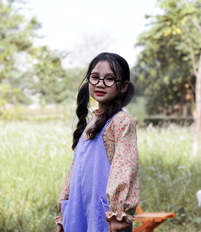 Set quần yếm tím áo hoa vàng