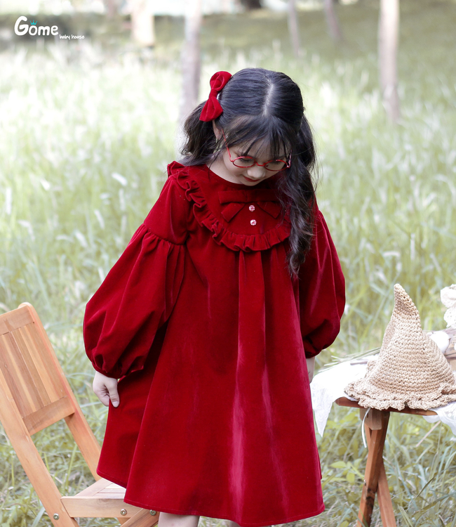 Váy nhung đỏ bèo ngực kèm nơ