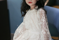 Váy ren tay nơ tiểu thư màu be