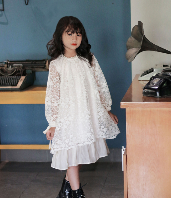 Váy ren tay nơ tiểu thư màu be