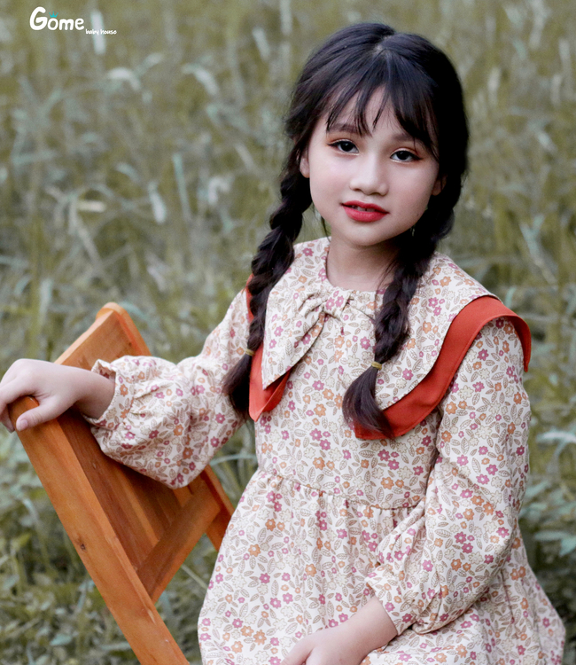 Váy babydoll hoa nhí lá cổ cam