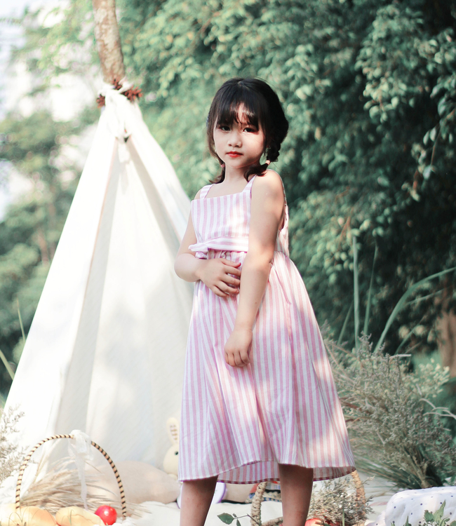 Váy hai dây sọc hồng