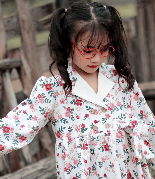 Váy hoa trắng cổ Vest