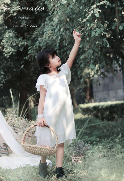Váy trắng ren ngực