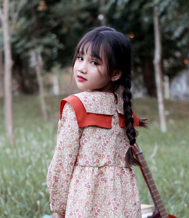 Váy babydoll hoa nhí lá cổ cam
