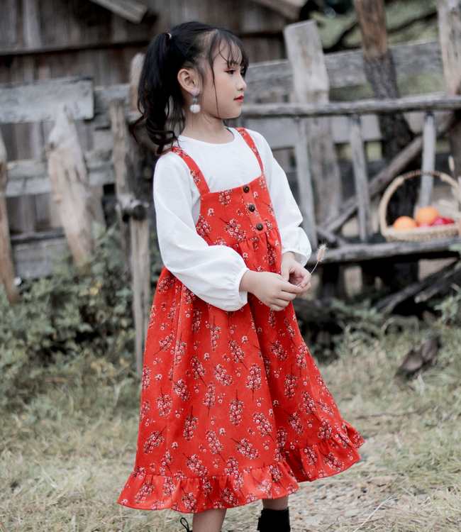 Set váy yếm hoa cam áo trắng