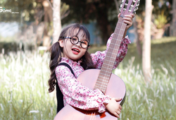Set quần yếm đen áo hoa hồng