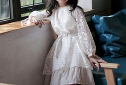 Váy ren tay nơ tiểu thư màu be