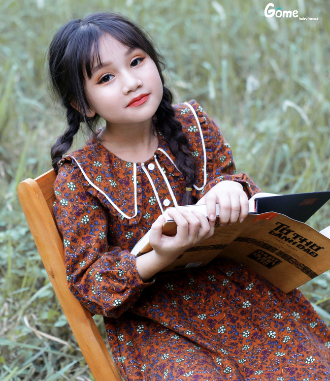 Váy hoa nâu cam lá cổ bèo