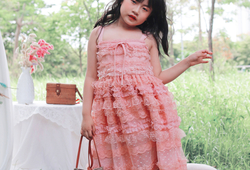 Váy ren tầng hồng