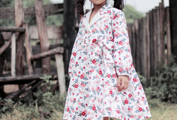 Váy hoa trắng cổ Vest