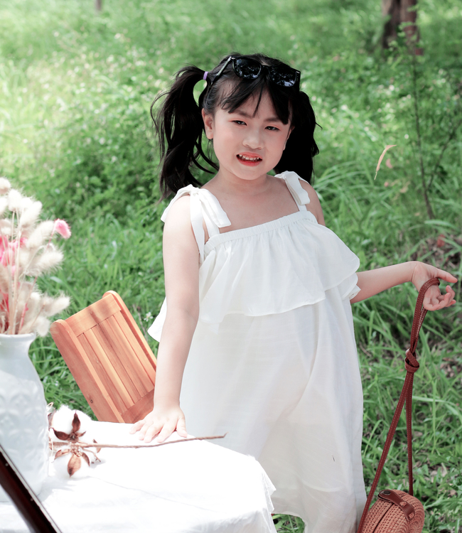 Váy trắng dây vai nơ bèo ngực