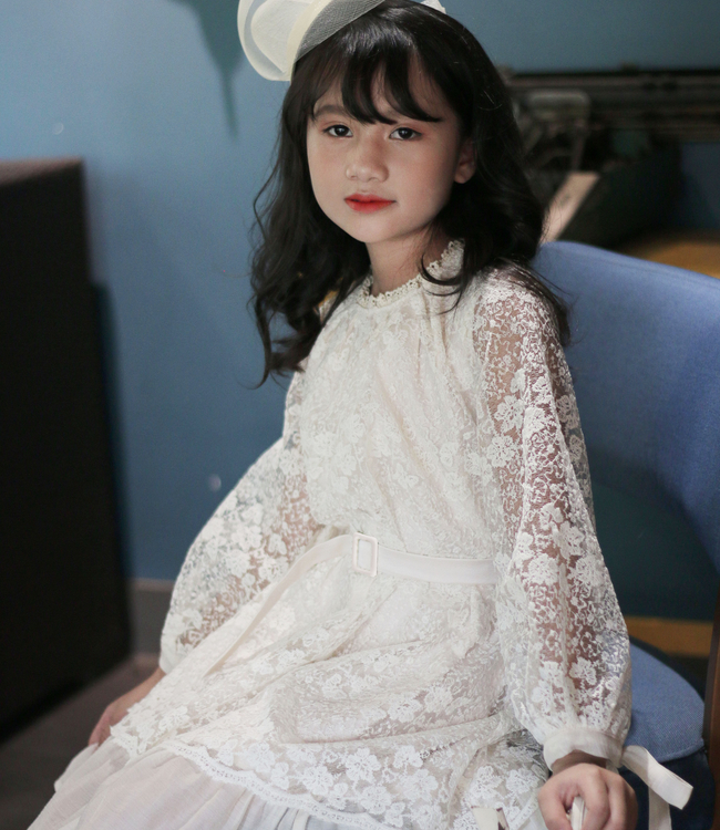 Váy ren tay nơ tiểu thư màu be