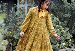 Váy hoa vàng cổ nơ lệch