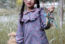 Áo sơ mi viền cổ hoa xanh