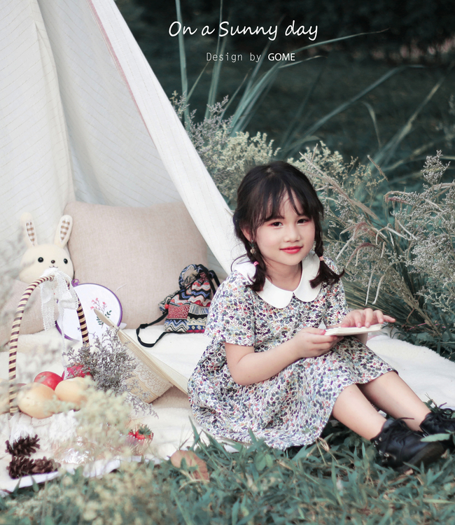 Váy họa tiết quả phối cổ trắng