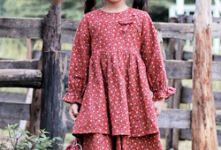 Váy hoa đỏ 2 tầng