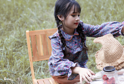 Áo sơ mi viền cổ hoa xanh
