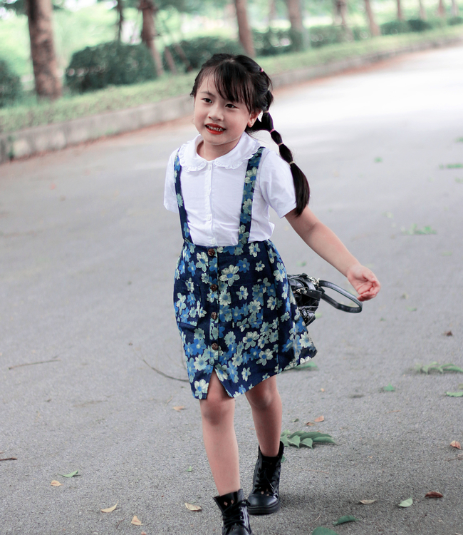 Set áo trắng + chân váy Jeans hoa