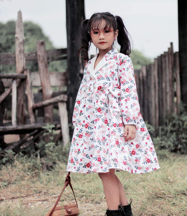 Váy hoa trắng cổ Vest