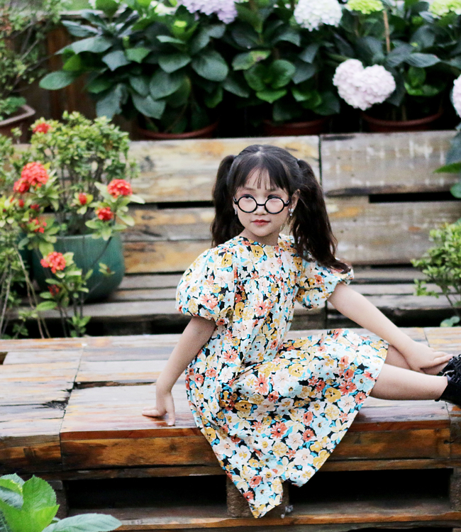 Váy hoa vàng tay chuông