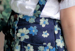 Set áo trắng + chân váy Jeans hoa