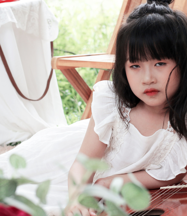 Set chân váy trắng + áo phối ren