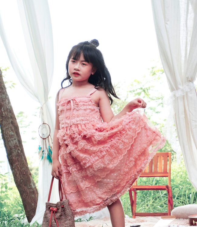 Váy ren tầng hồng