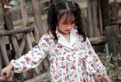 Váy hoa trắng cổ Vest