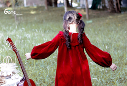 Váy nhung đỏ bèo ngực kèm nơ