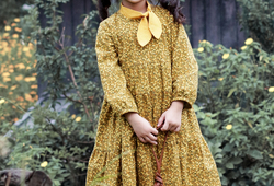 Váy hoa vàng cổ nơ lệch