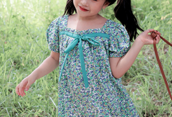 Váy hoa xanh nơ ngực