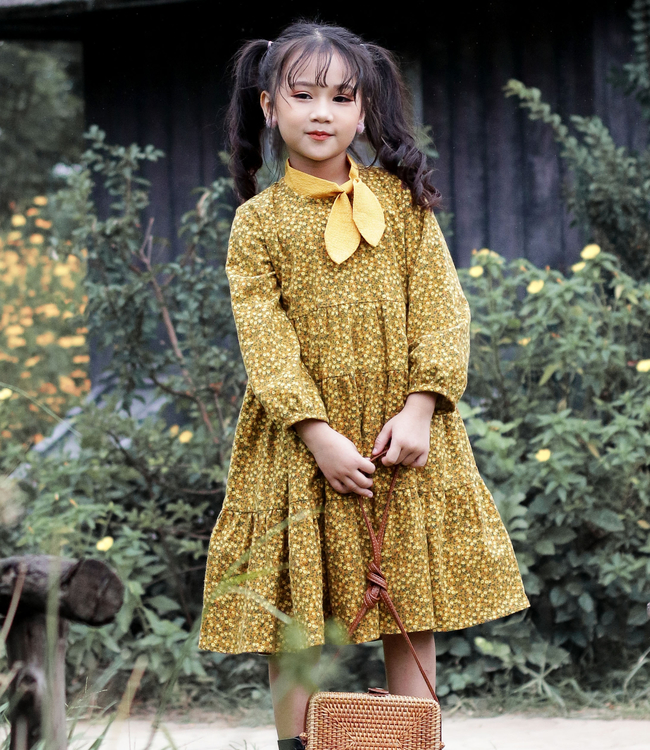 Váy hoa vàng cổ nơ lệch