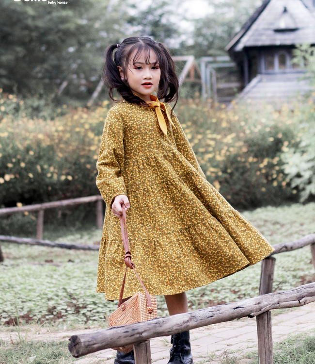 Váy hoa vàng cổ nơ lệch