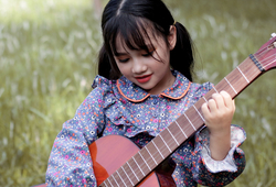 Áo sơ mi viền cổ hoa xanh