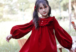 Váy nhung đỏ bèo ngực kèm nơ