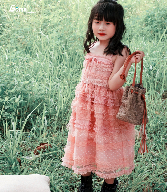 Váy ren tầng hồng