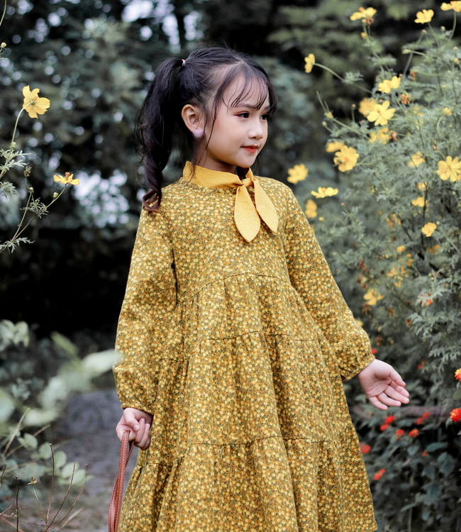 Váy hoa vàng cổ nơ lệch