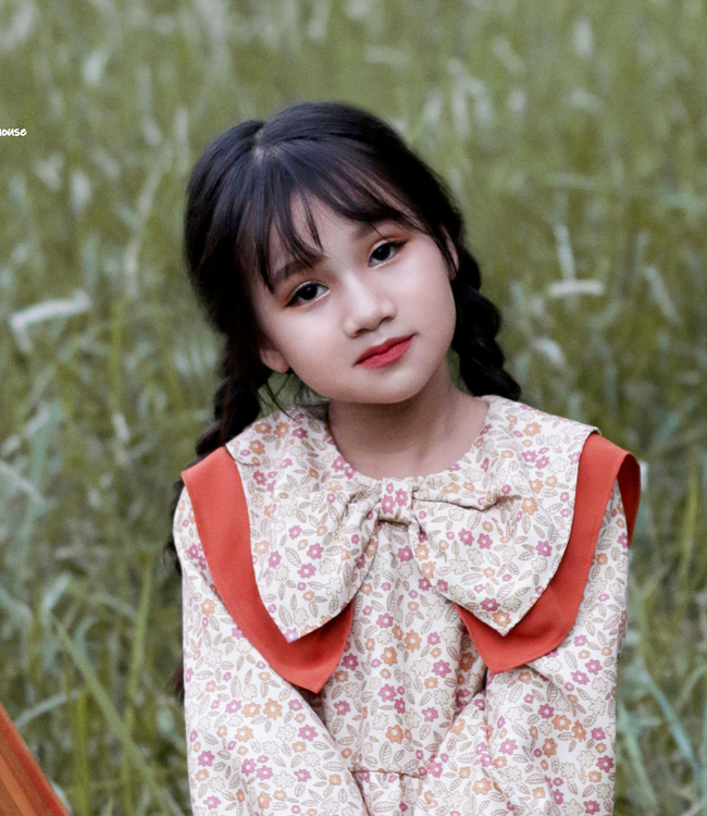 Váy babydoll hoa nhí lá cổ cam